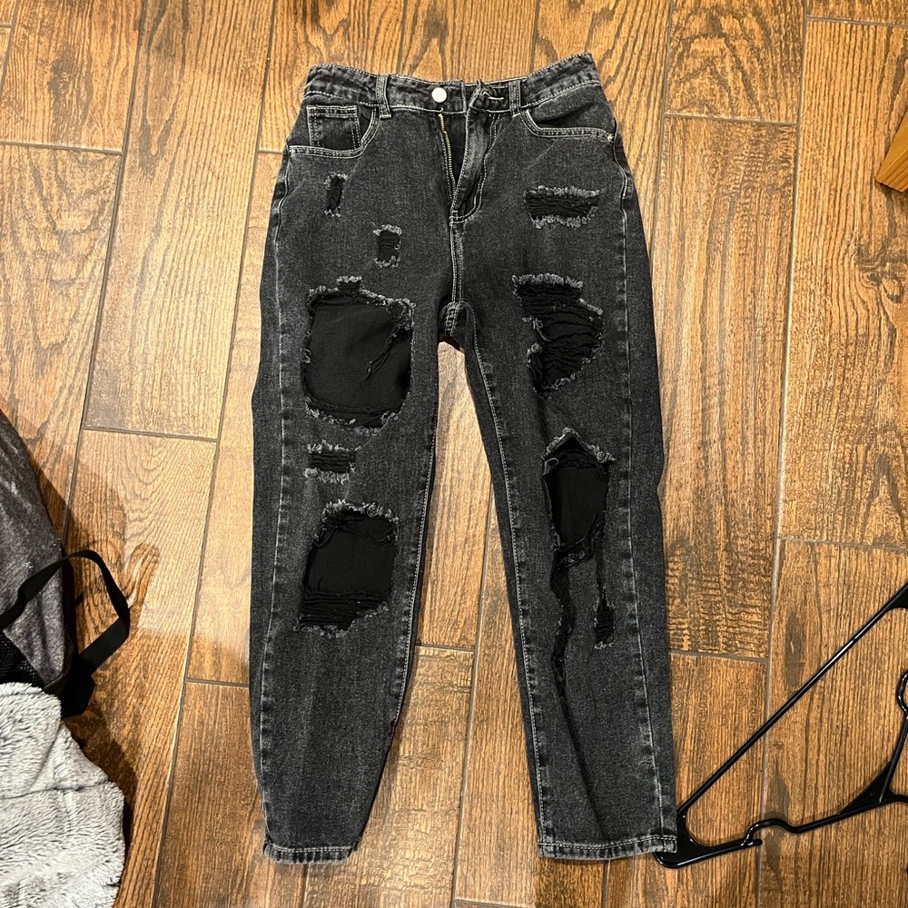 Black ripped mom jeans